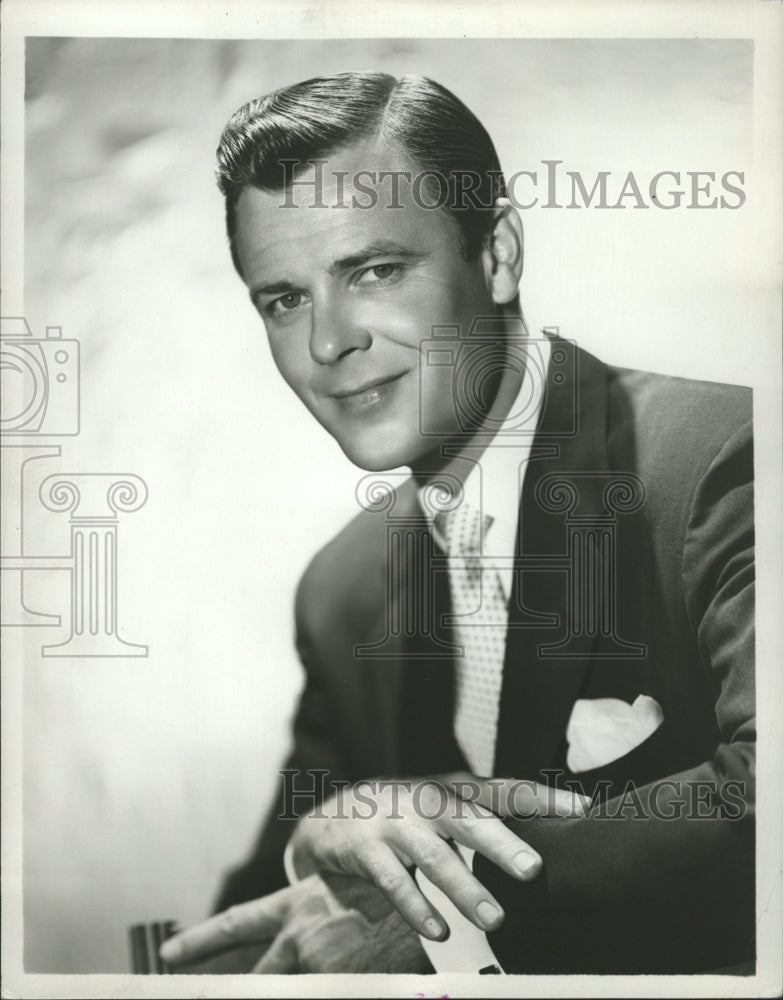 1950 Press Photo Entertainer Robert Sterling Tuxedo - RRW28683 - Historic Images