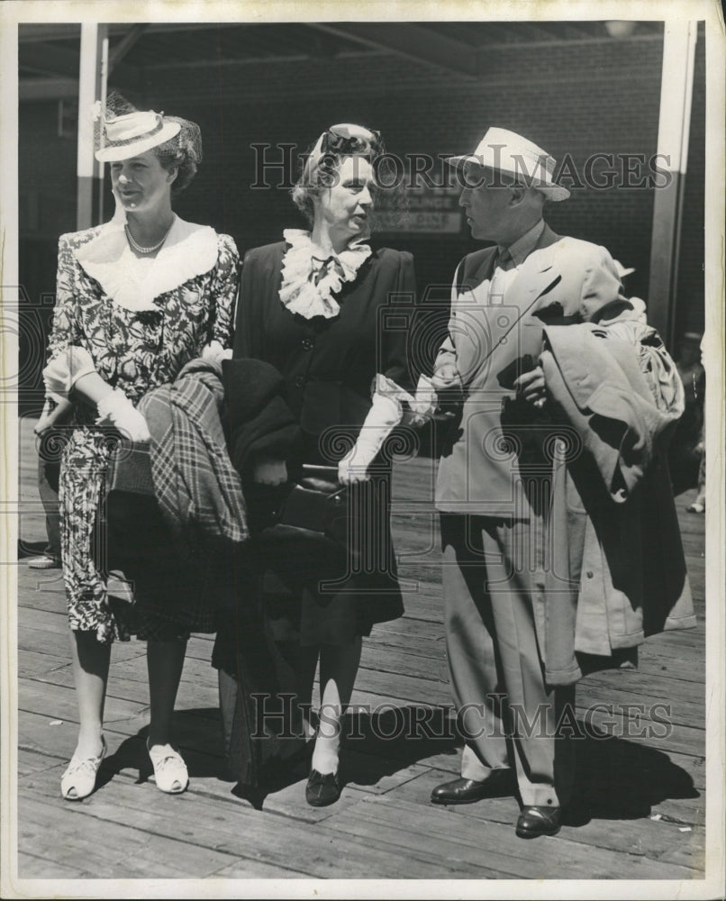 1941 Press Photo Detroit Industrialist Stearns Wife - RRW28703 - Historic Images