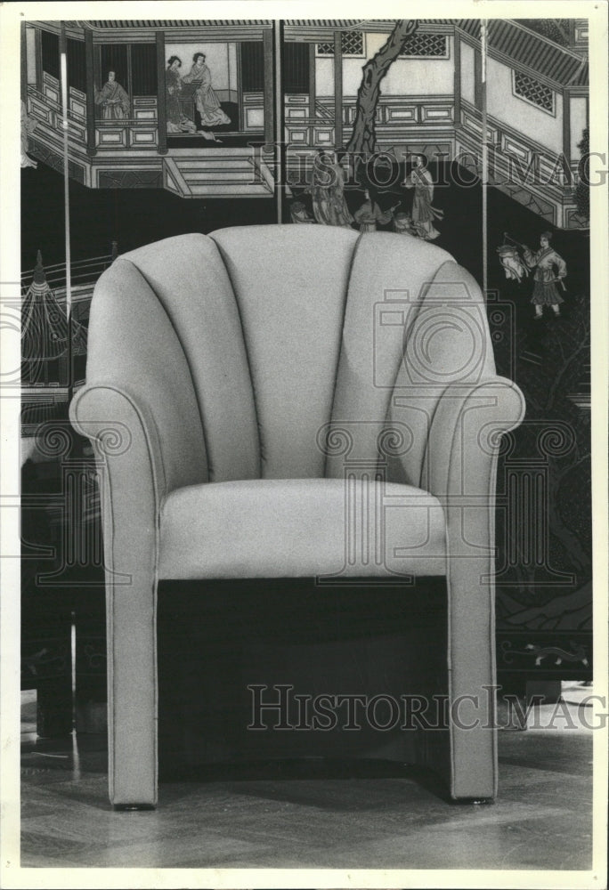 1981 Press Photo Armchair Merch Mart Find Chicago - RRW28793 - Historic Images