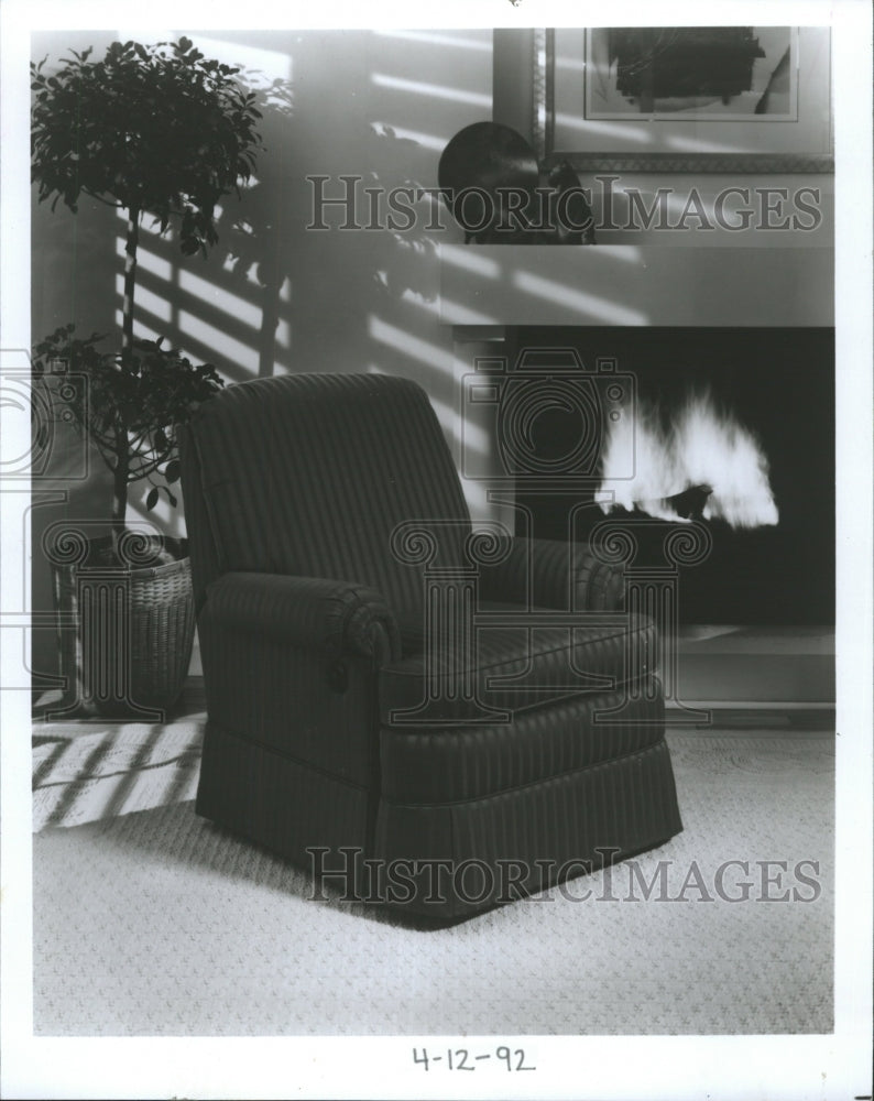 1992 Press Photo Recliner Chair - RRW28801 - Historic Images