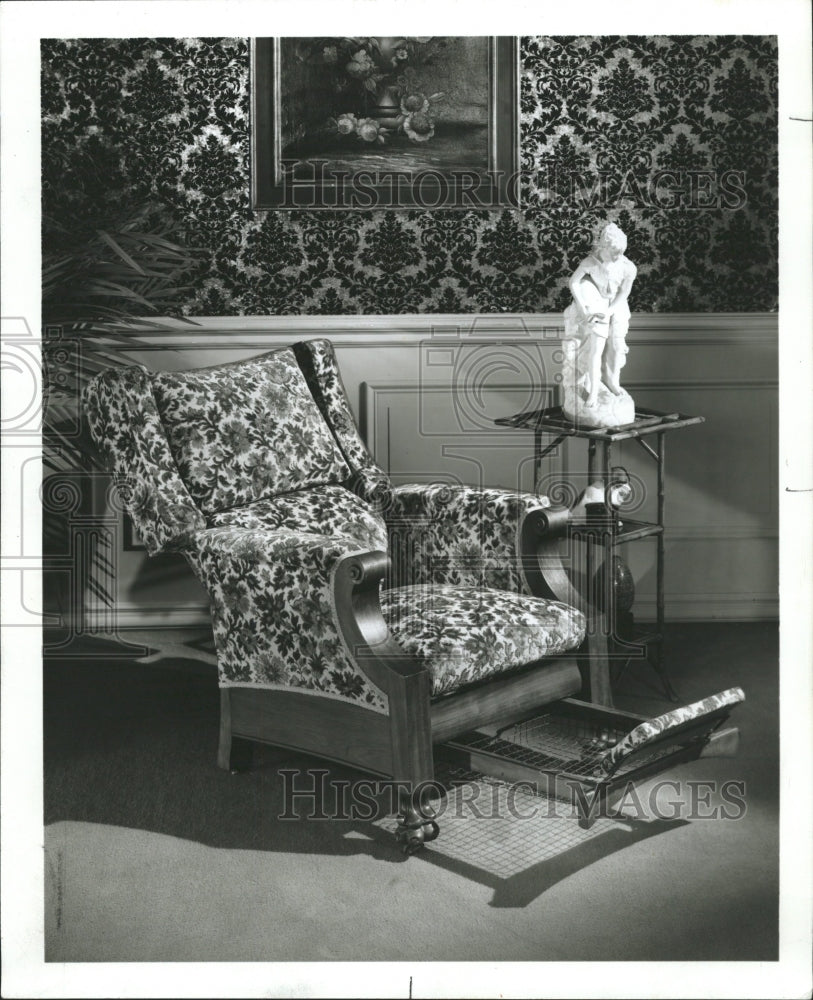 1970 Press Photo Morris Chair Black White Velvet Damask - RRW28809 - Historic Images