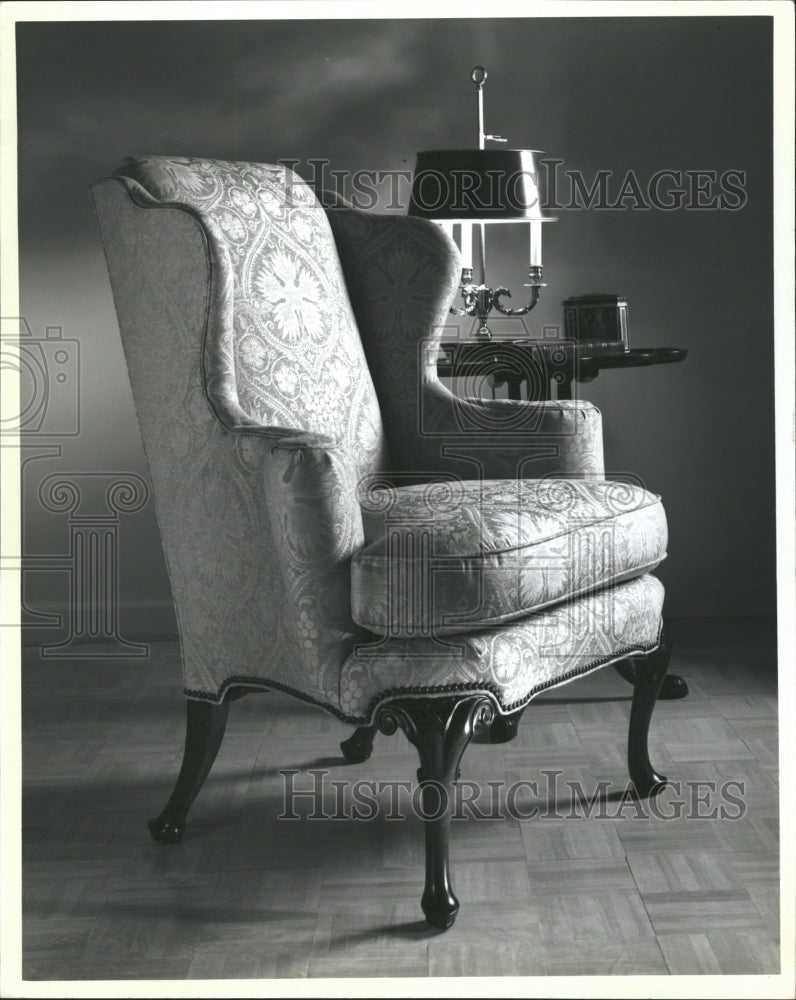 1991 Press Photo Banker Furniture Chair Cozy Antique - RRW28833 - Historic Images