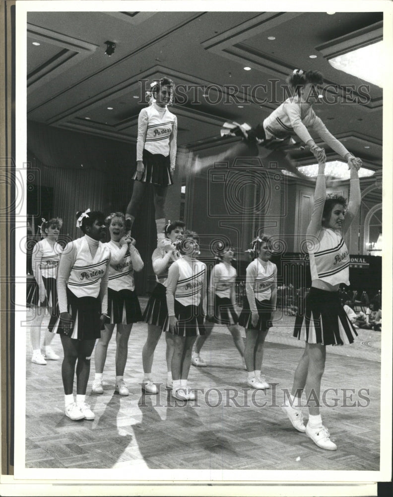 1982 Press Photo Taft&#39;s Squad Cheering Squad - RRW28853 - Historic Images