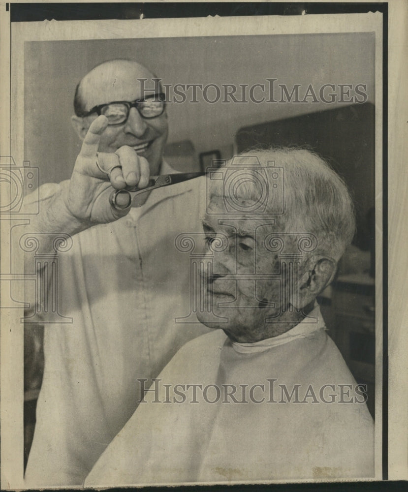 1975 Press Photo Richard Maland William Jay Haircut - RRW28877 - Historic Images