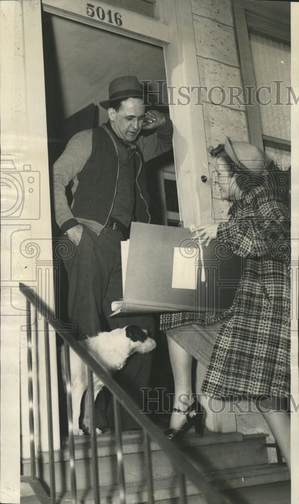 1940 Press Photo Kathlyn Vacha cenus taker Harry Rogers - RRW28969 - Historic Images