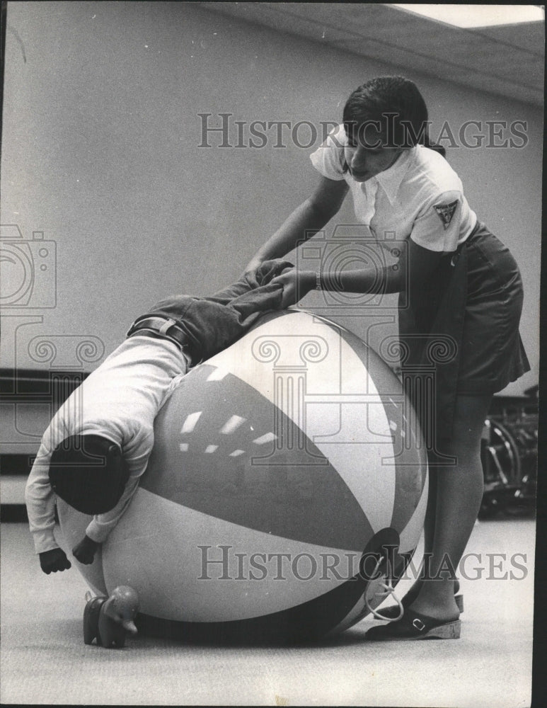 1973 Press Photo Physical Therapist Greenbaum Willie - RRW29003 - Historic Images