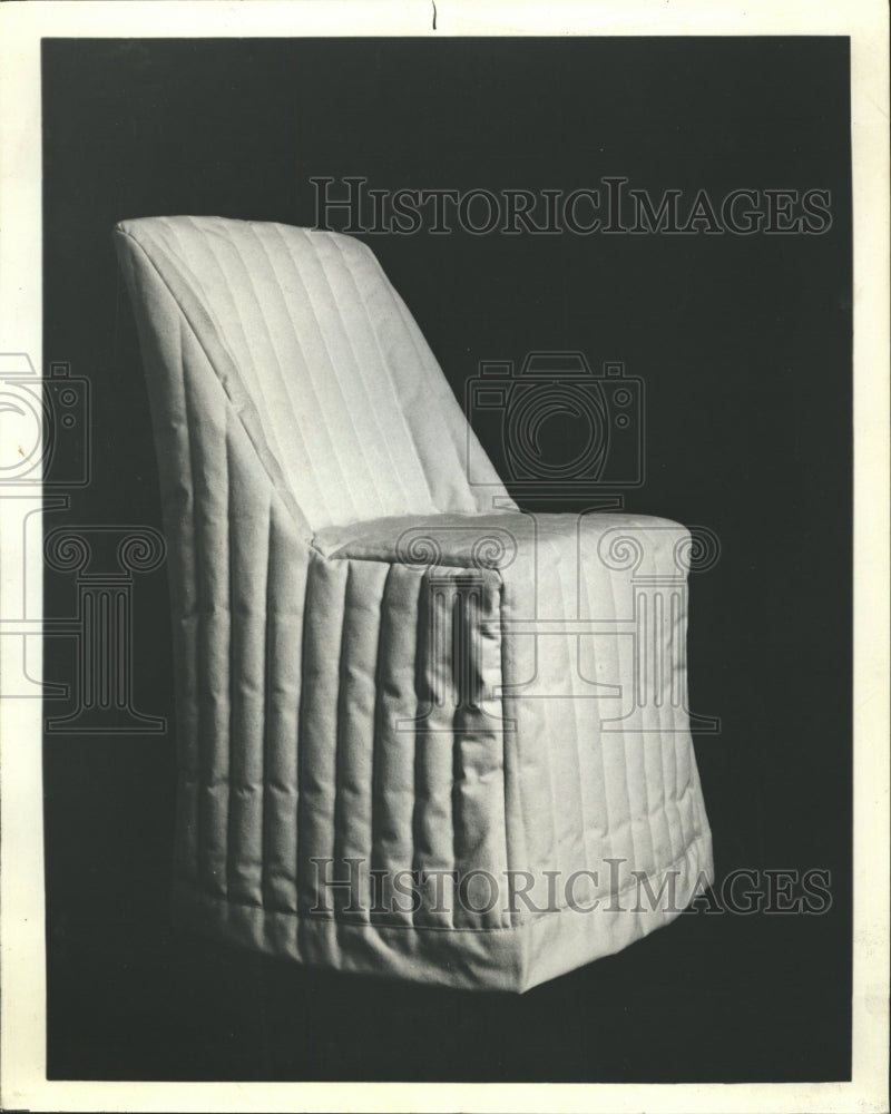 1982 Press Photo Chair Slipcover - RRW29031 - Historic Images