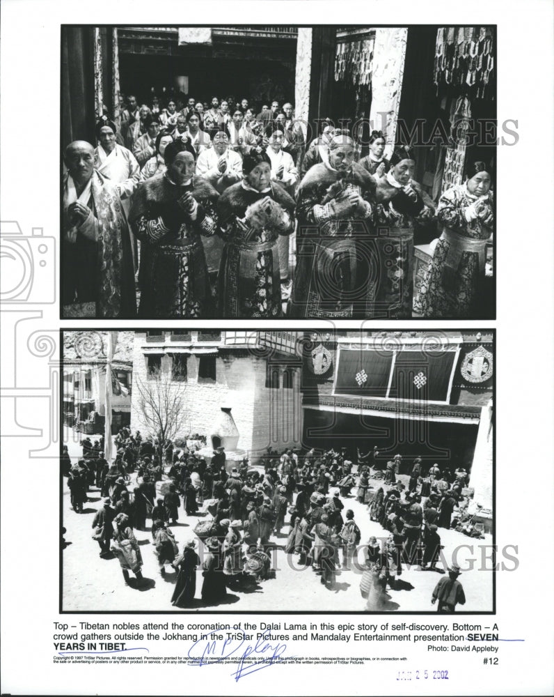 2002 Press Photo Seven Years In Tibet Play Scene Crowd - RRW29049 - Historic Images