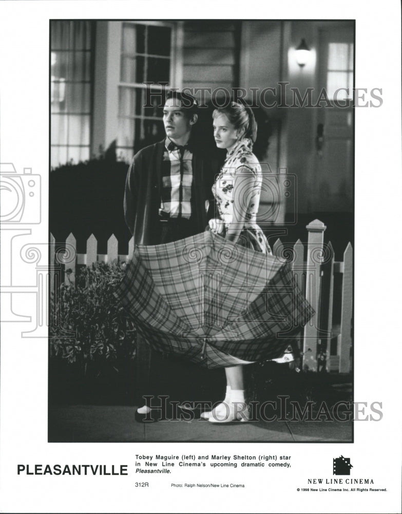 1998 Press Photo Pleasantville Tobey Maguire Marley - RRW29085 - Historic Images