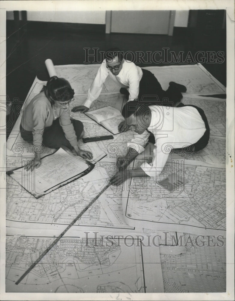 1960 Press Photo e Floor Employees Geography Bureau Map - RRW29181 - Historic Images