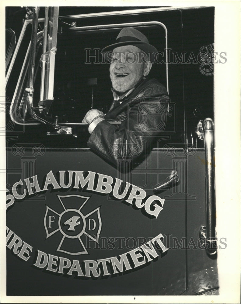 1987 Press Photo 100 Yr Old Man Driving Fire Truck - RRW29231 - Historic Images