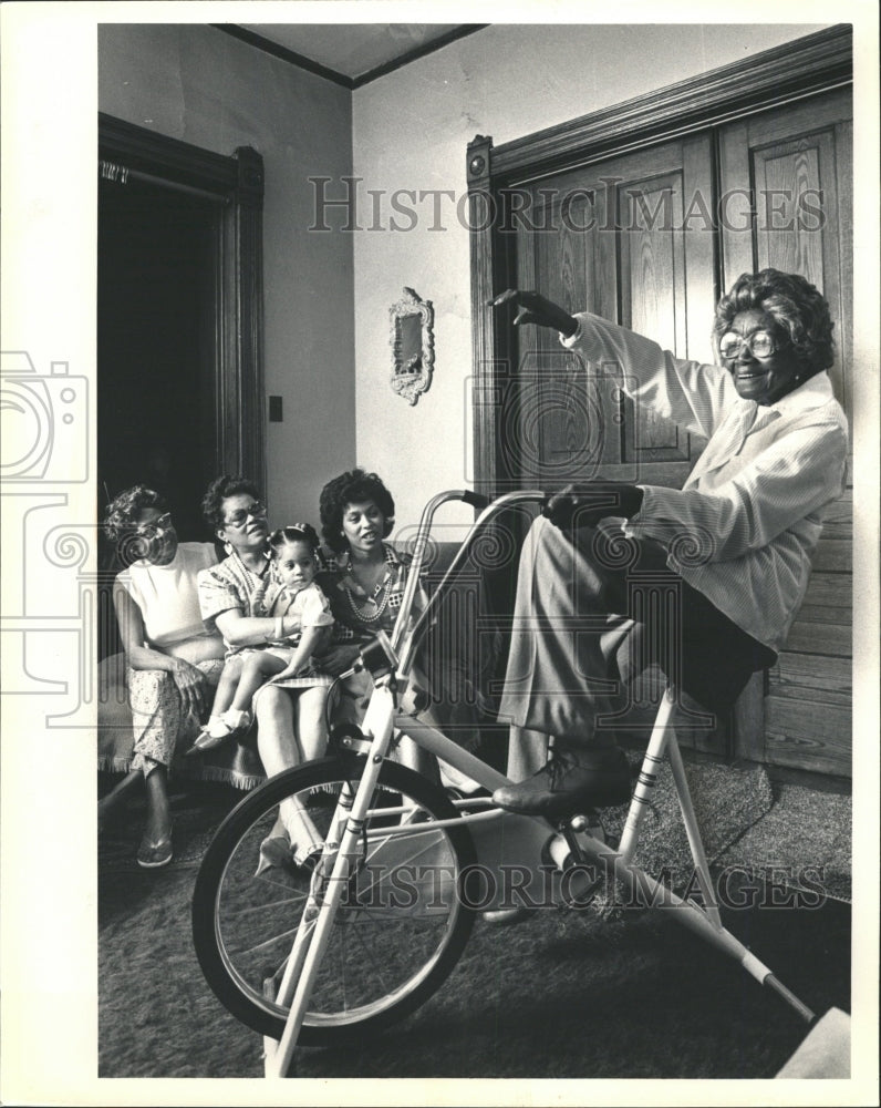 1987 Press Photo 105 Yr Old Woman Using Exercise Bike - RRW29239 - Historic Images