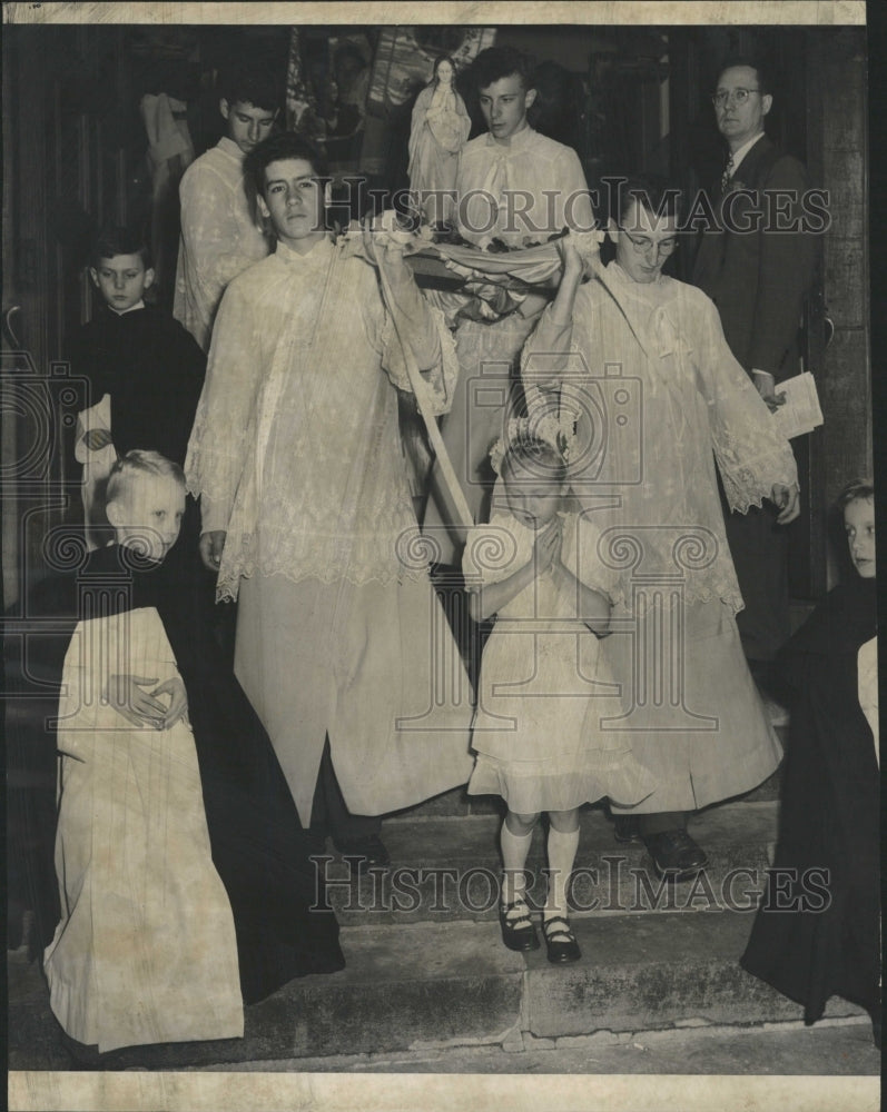 1951 Press Photo Start of the outdoor procession - RRW29251 - Historic Images