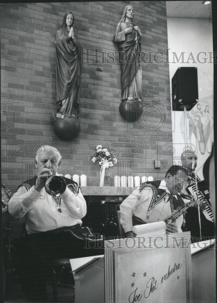 1990 Press Photo Catholic Rites Customs Feasts &amp; Mass - RRW29349 - Historic Images