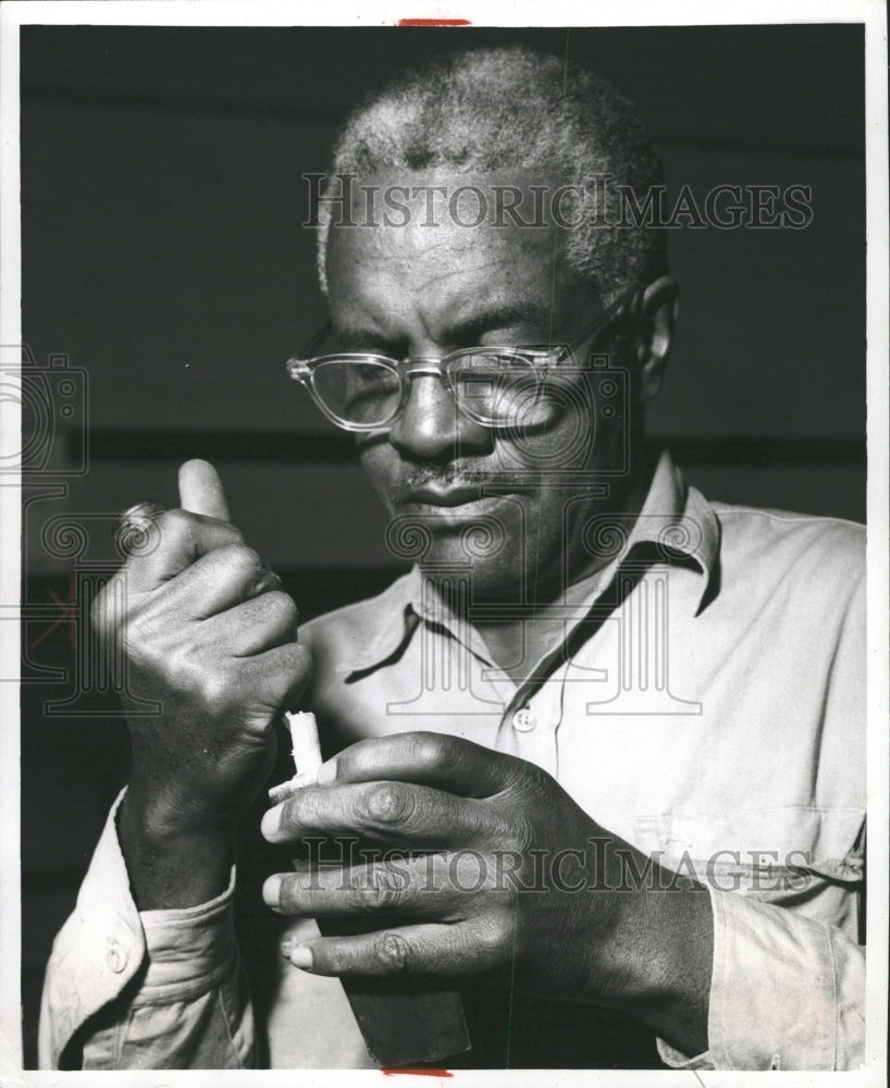 1958 Press Photo Patient learns trade commensurate San - RRW29463 - Historic Images