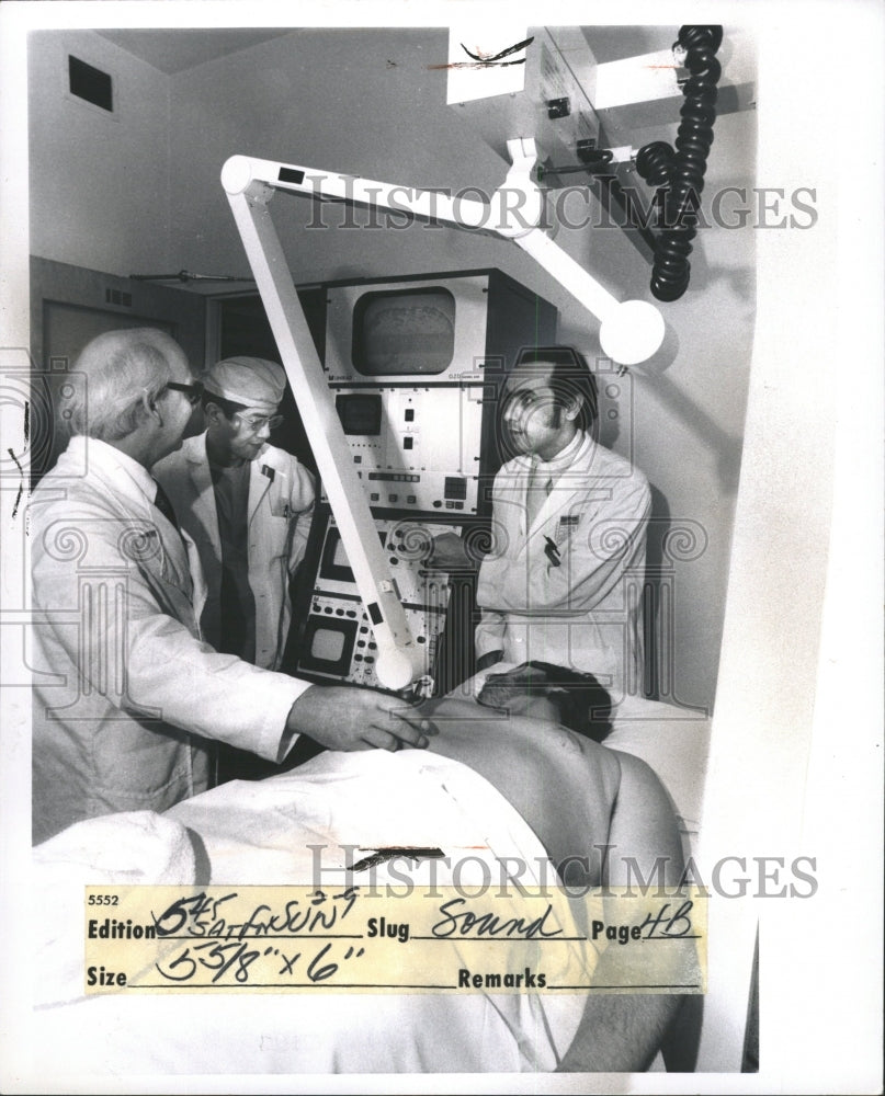 1975 Press Photo Sonograph Gregohy Paul Reza Abghari - RRW29467 - Historic Images