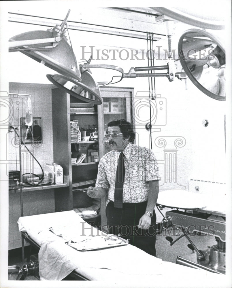 1972 Press Photo Dr. Ronald Krome, Detroit General Hosp - RRW29469 - Historic Images