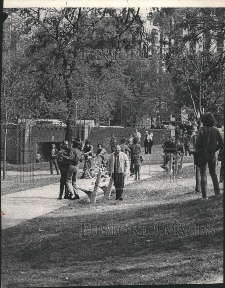 1971 Press Photo Plaincloth Custody Chicago Rock Roll - RRW29533 - Historic Images