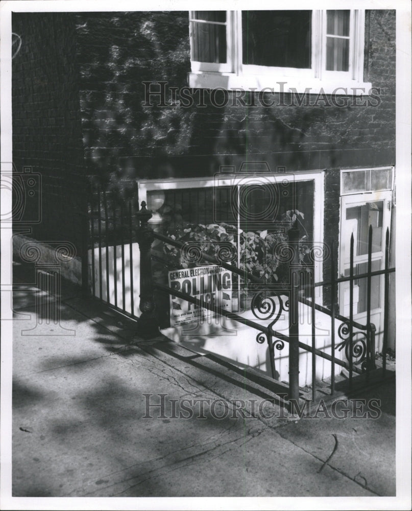 1940 Press Photo Basement Barber Shop Closing Tuesday - RRW29643 - Historic Images