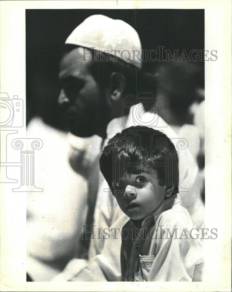 1983 Press Photo Eid-Ul-Fitar prayer culture young boy - RRW29679 - Historic Images