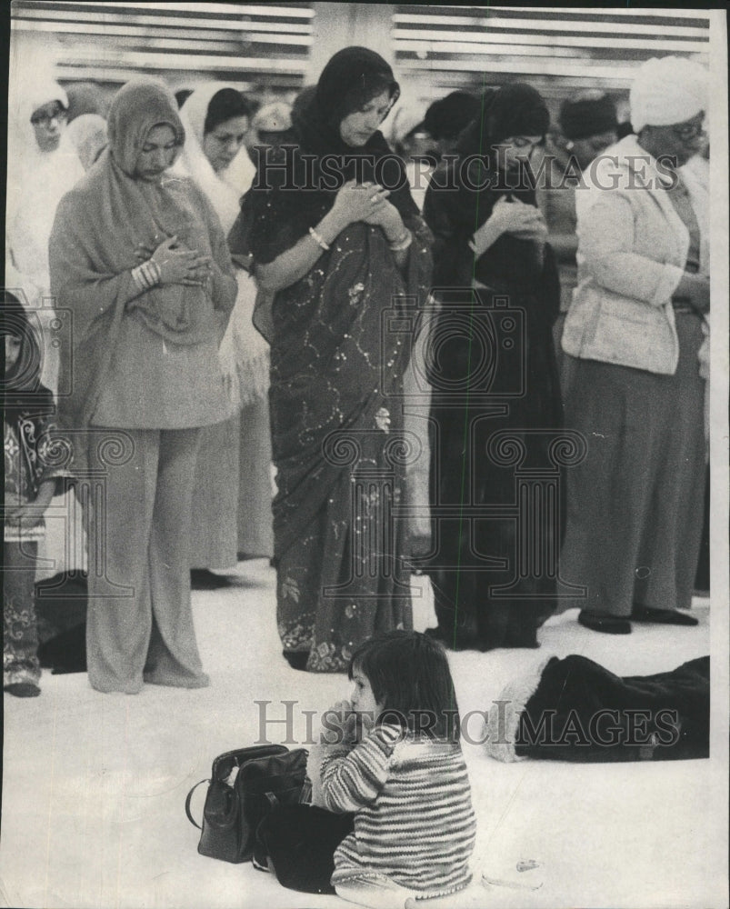 1976 Press Photo Muslim Prayers Chicago Area - RRW29683 - Historic Images
