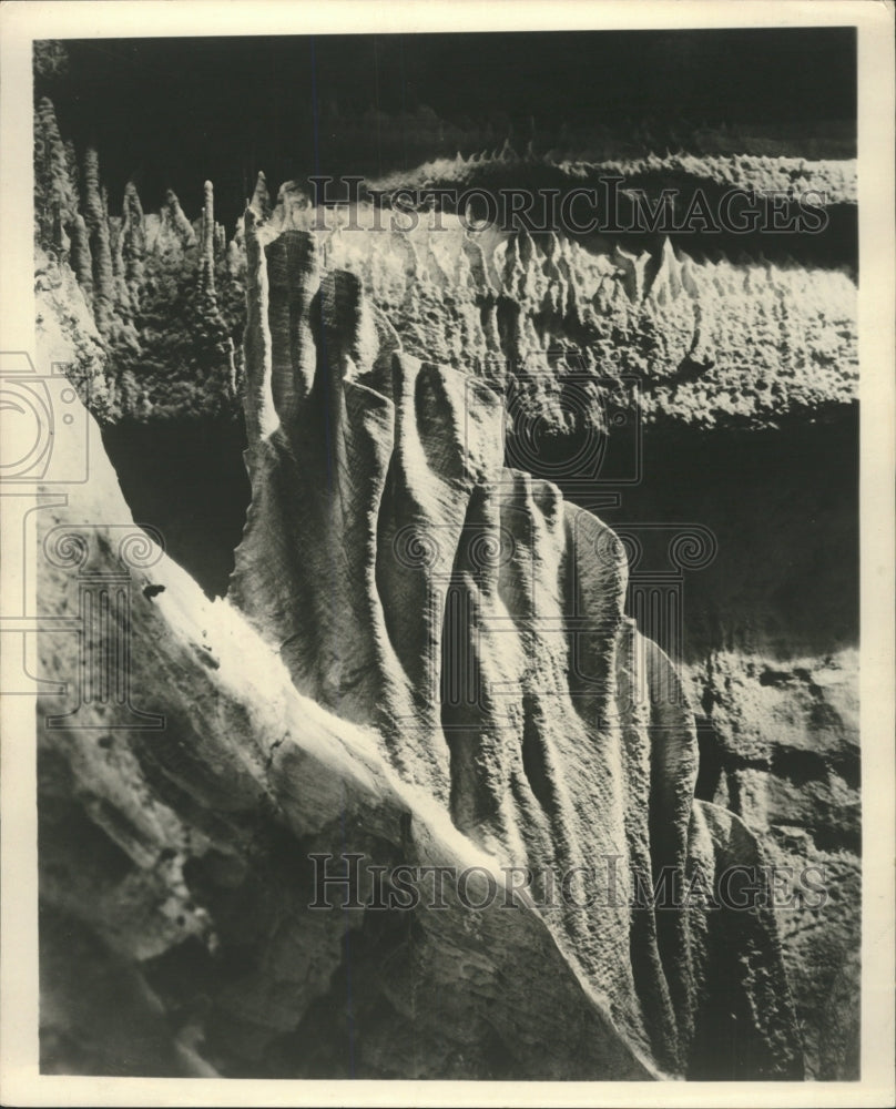 1965 Press Photo Curtain drapes mountain Caverns rock - RRW29711 - Historic Images