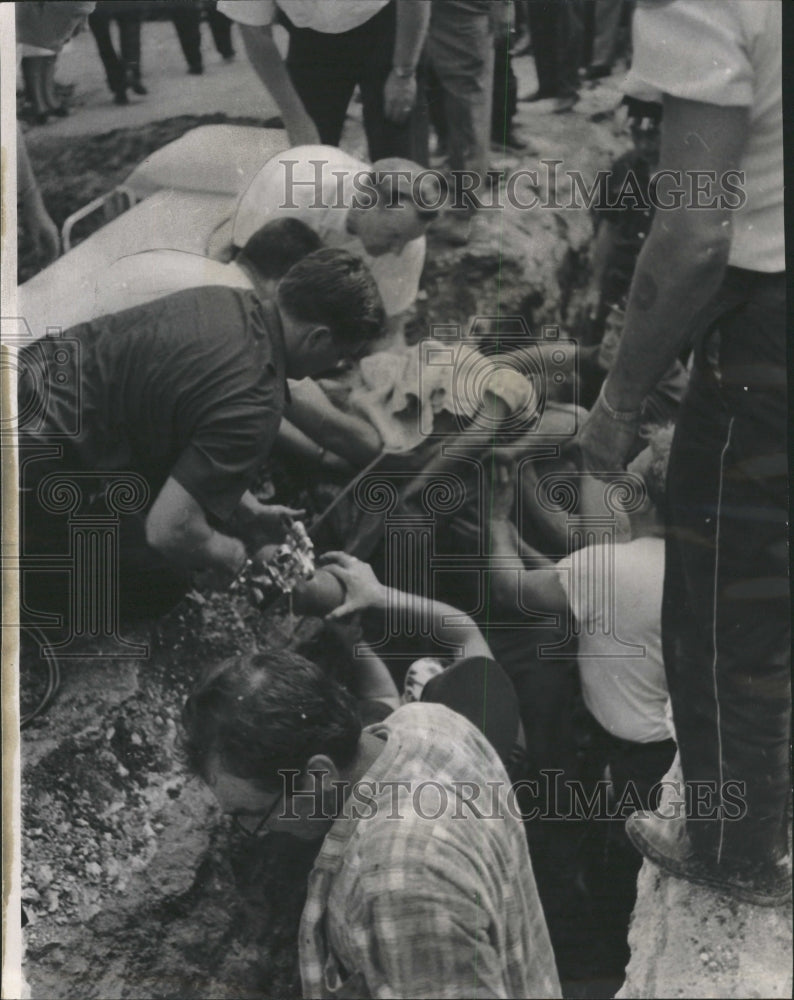 1968 Press Photo Cave In Accident Chicago Area Oak Park - RRW29721 - Historic Images