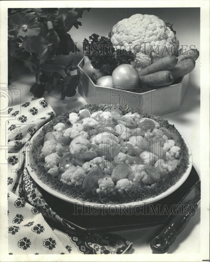 1982 Press Photo Fresh Carrot-Cauliflower Cheese Pie - RRW29841 - Historic Images