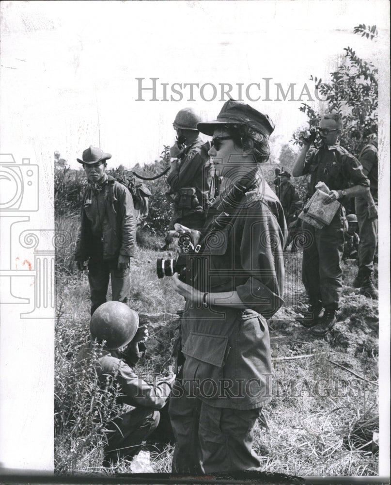 1967 Press Photo Joann Hardee in Vietnam - RRW30055 - Historic Images