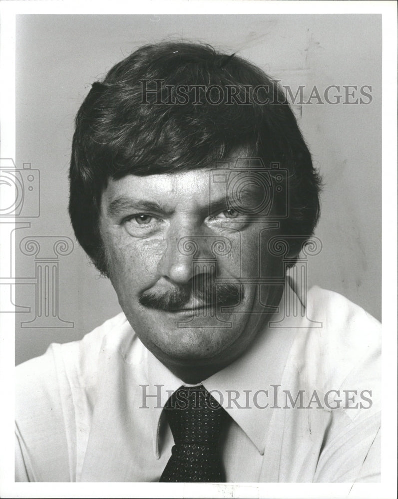 1983 Press Photo Daen Hersen Newsman - RRW30077 - Historic Images