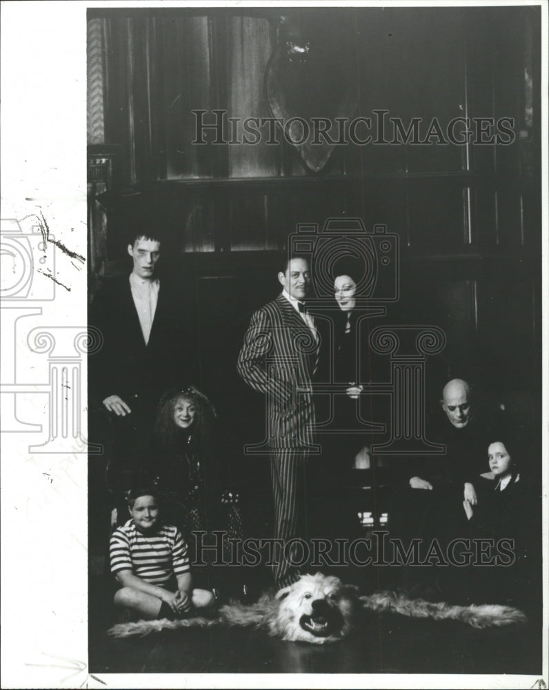 1991 Press Photo Motion Picture play Addam Family. - RRW30123 - Historic Images