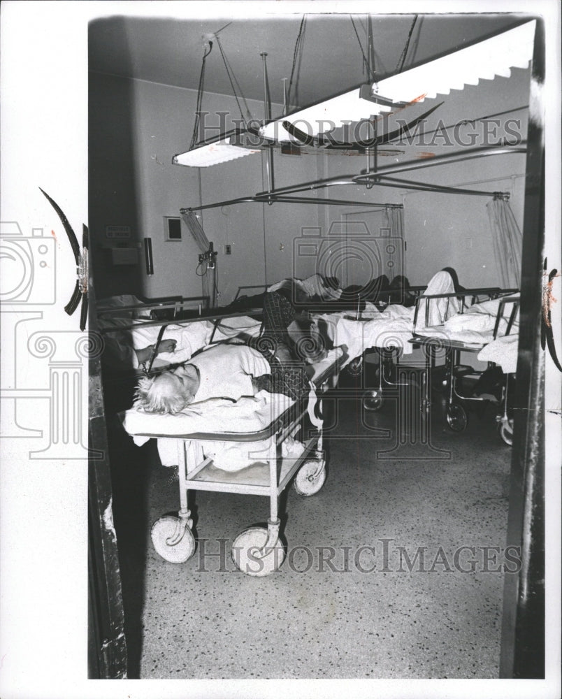 1967 Press Photo Detroit Hospital Emergency Room - RRW30185 - Historic Images