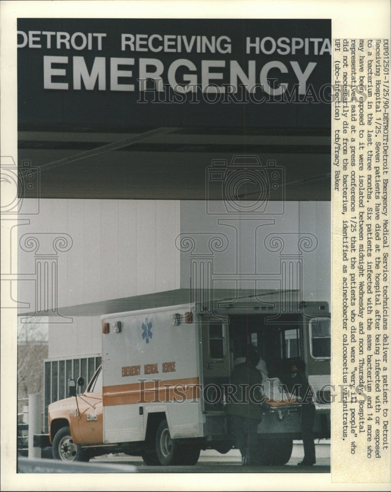 1990 Press Photo Detroit Receiving hospital technicians - RRW30187 - Historic Images