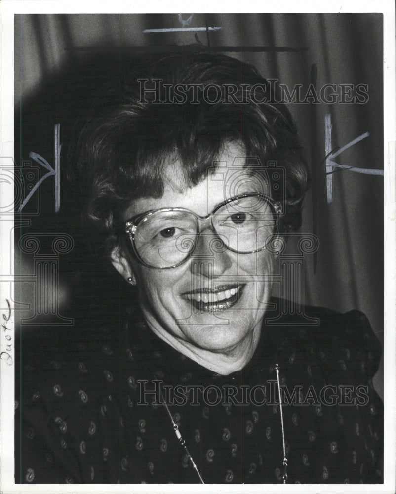 1983 Press Photo Mrs.Joan Hanpeter, Educator. - RRW30287 - Historic Images