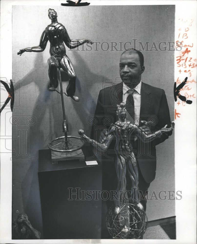 1971 Press Photo Oscar Graves Sculptor Wittenberg JL - RRW30407 - Historic Images