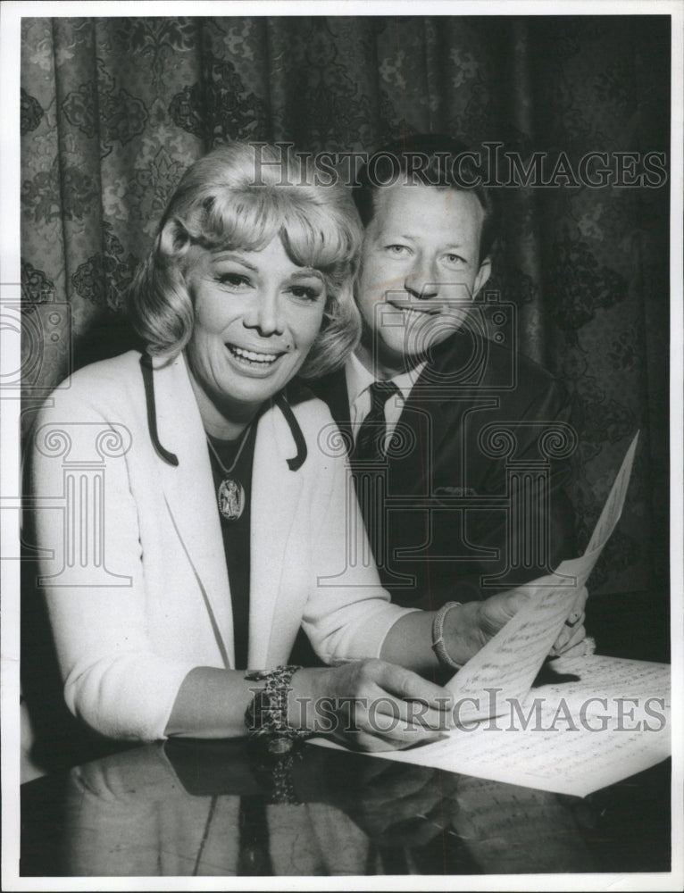 1965 Press Photo Dolores Gray Donald O&#39;Connor cole hour - RRW30427 - Historic Images