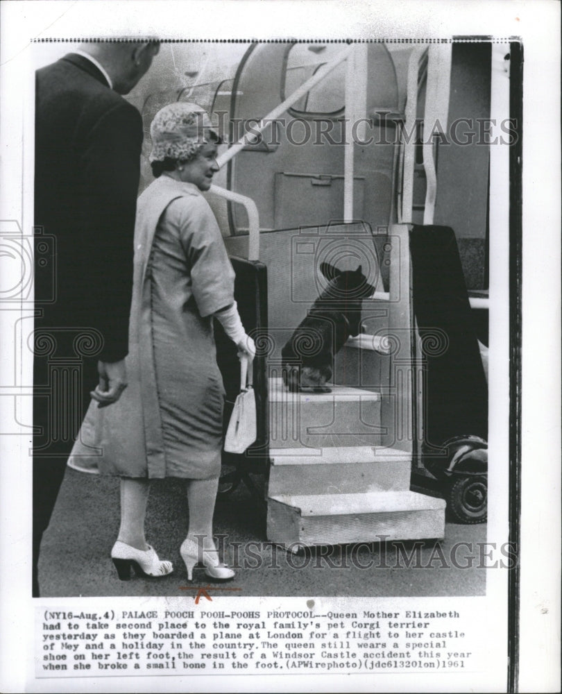 1961 Press Photo Queen Mother Elizabeth - RRW30491 - Historic Images