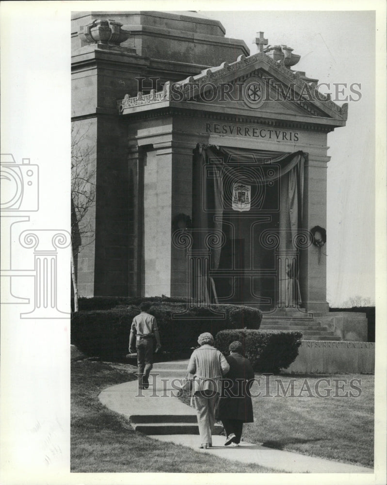 1982 Press Photo Mt Carmel Cemetery Mausoleum - RRW30661 - Historic Images