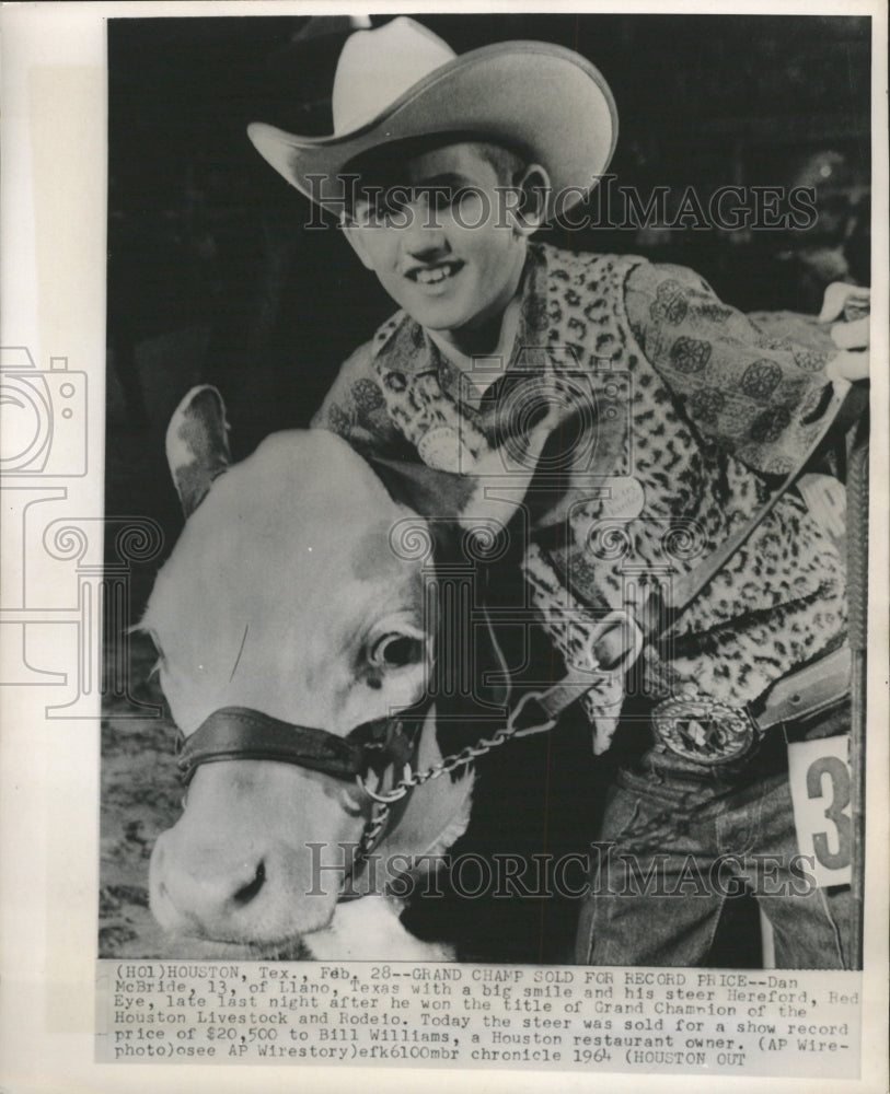 1964 Press Photo Grand champ sold price Dan McBride - RRW30683 - Historic Images