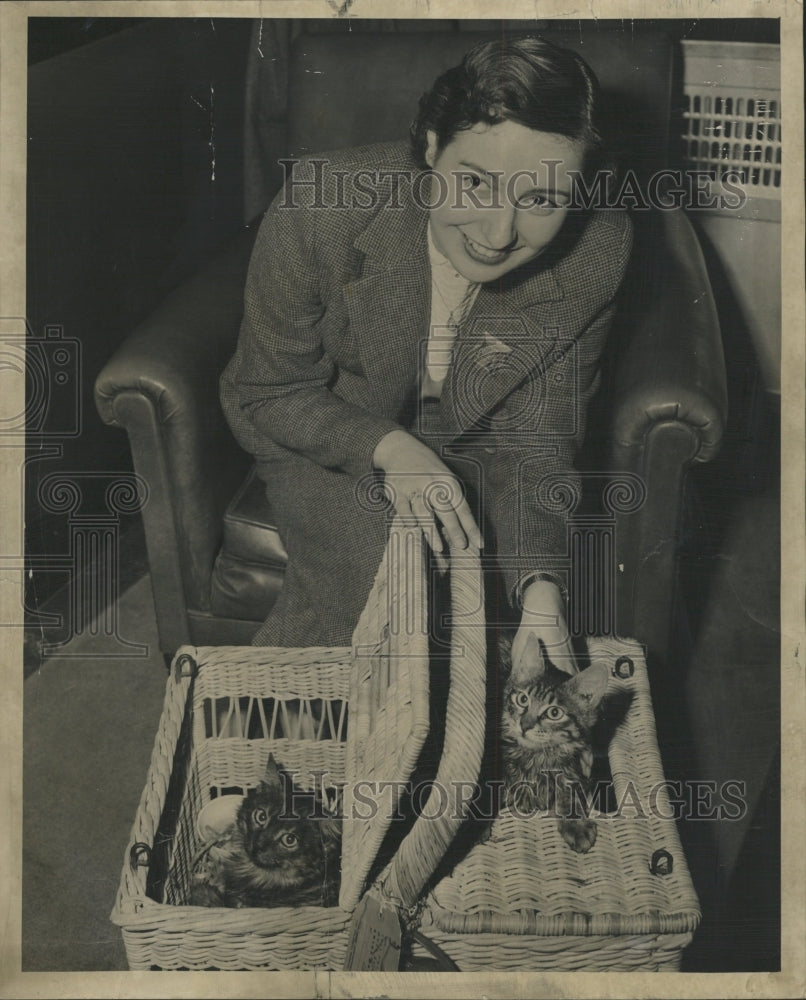 1952 Press Photo Selassie Cats Trade Bldg - RRW30687 - Historic Images
