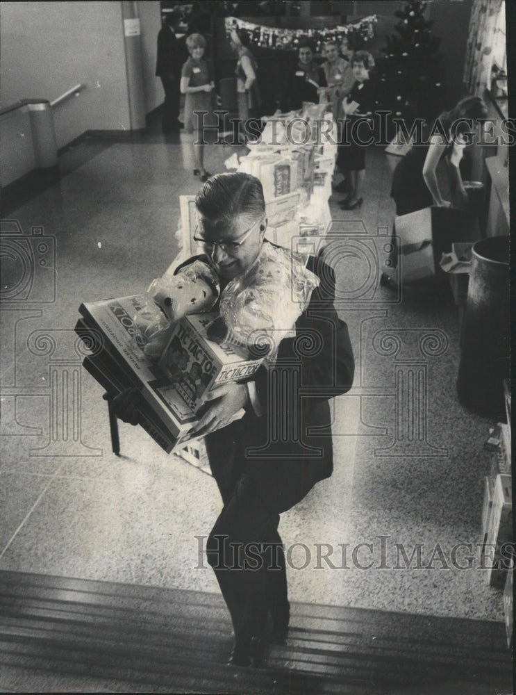 1970 Press Photo Thomas Holbrook associate administor - RRW30767 ...