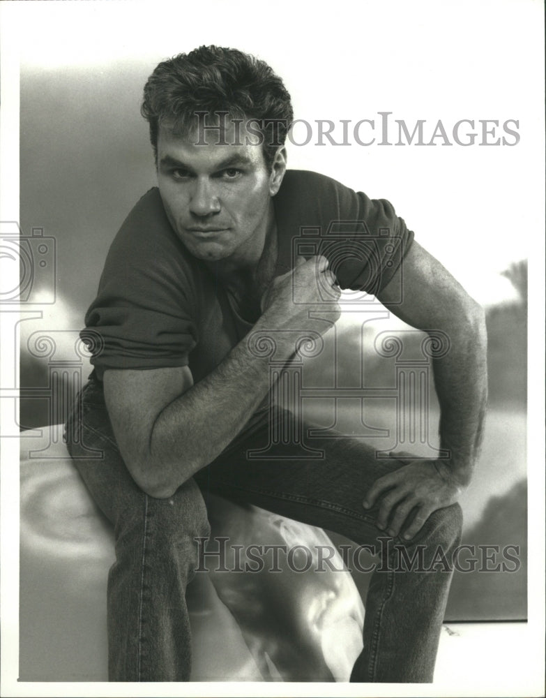 1989 Press Photo Martin Kove Hard Time Planet Earth - RRW30847 - Historic Images