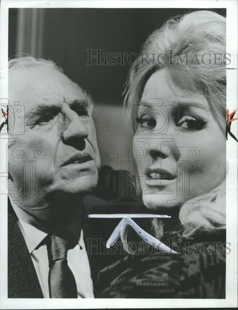 Press Photo Ed Begley Laura Devon movie scene TV - RRW30895 - Historic Images