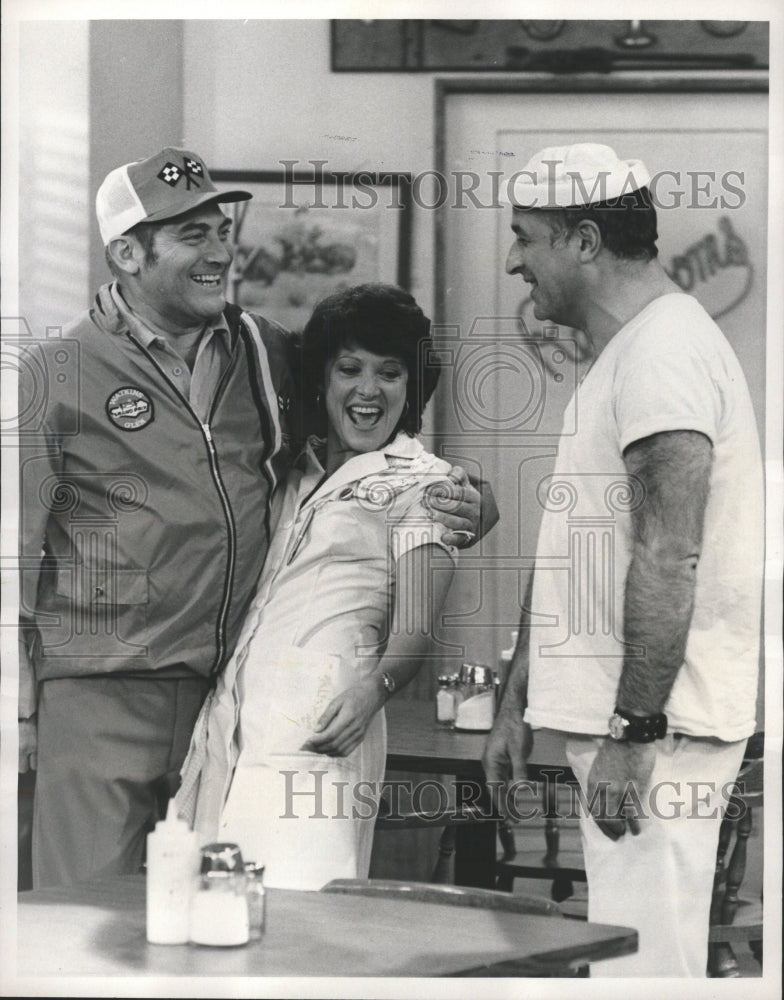 1977 Press Photo Patrick Cronin Mel Diner Alice Hyatt - RRW30943 - Historic Images