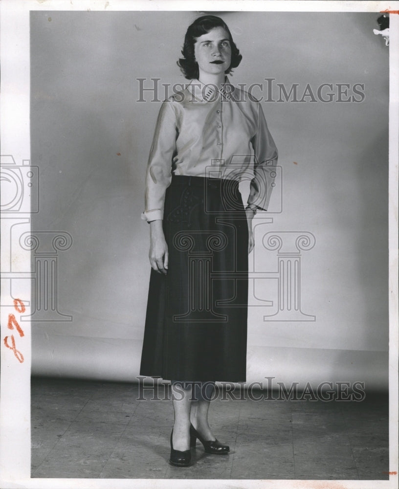 1956 Press Photo Short Fashionable Hairdo Soft Waves - RRW30955 - Historic Images