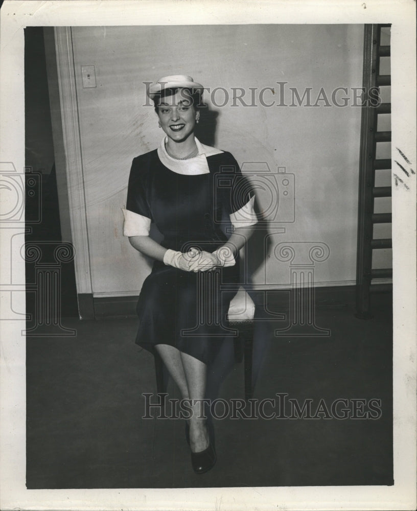 1950 Press Photo Postures Chair Spines Call Dearborn - RRW30965 - Historic Images