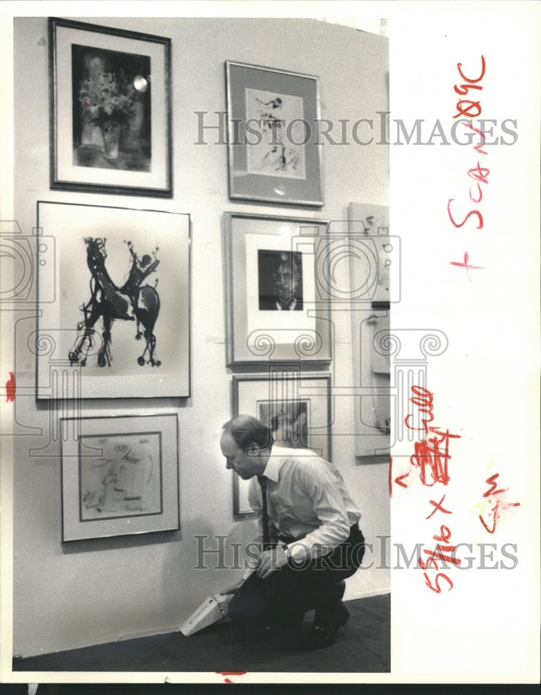 1986 Press Photo Sam Stein Samuel Stain art expo Navy - RRW30981 - Historic Images