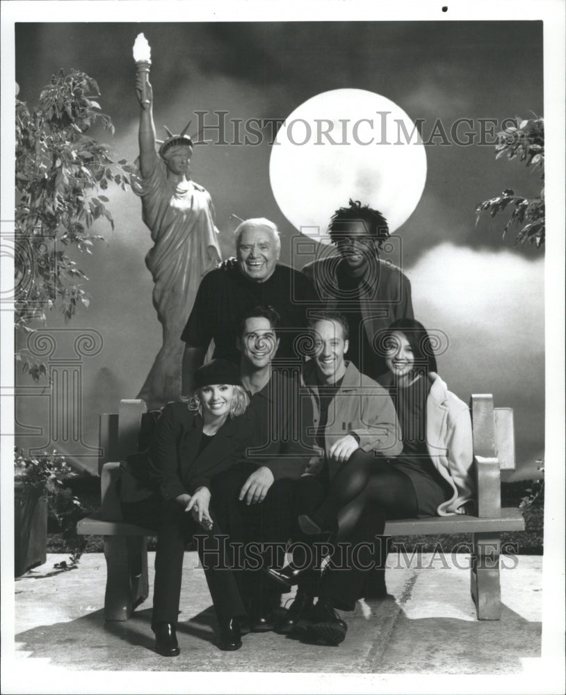 2001 Press Photo Ernest Borgnine Shawn Michael Howard - RRW31047 - Historic Images