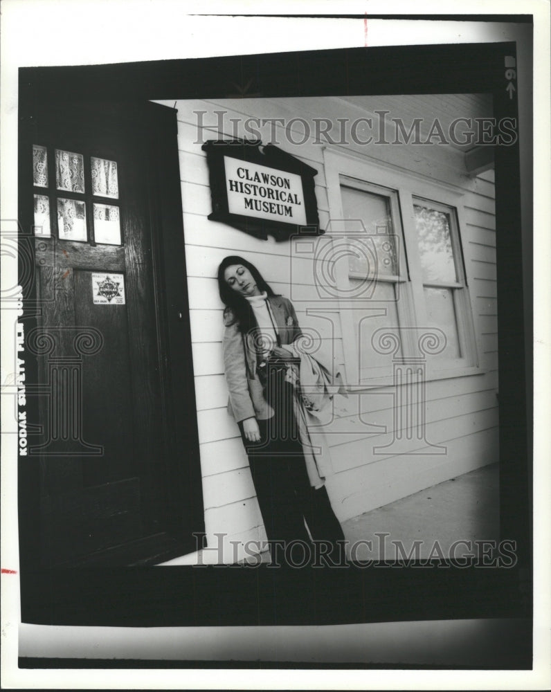 1982 Press Photo Leola Newswriter Florer - RRW31061 - Historic Images