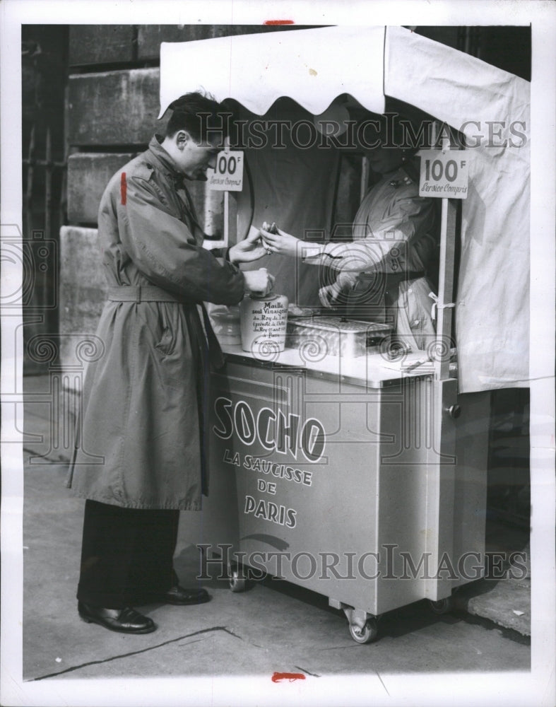 1955 Press Photo America&#39;s popular snack frank futher - RRW31359 - Historic Images